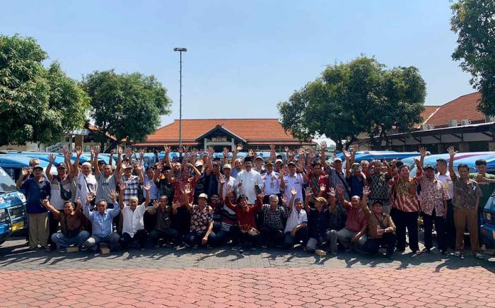 Gelar Sosialisasi Bersama Sopir Angkot di Kota Pasuruan, Gus Ipul Ajak Tingkatkan Layanan Gelar Sosialisasi Bersama Sopir Angkot di Kota Pasuruan, Gus Ipul Ajak Tingkatkan Layanan