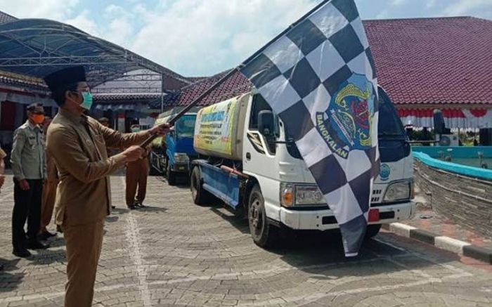 Pemkab Bangkalan Anggarkan Rp 100 Juta untuk Dropping Air Bersih di 13 Kecamatan Pemkab Bangkalan Anggarkan Rp 100 Juta untuk Dropping Air Bersih di 13 Kecamatan