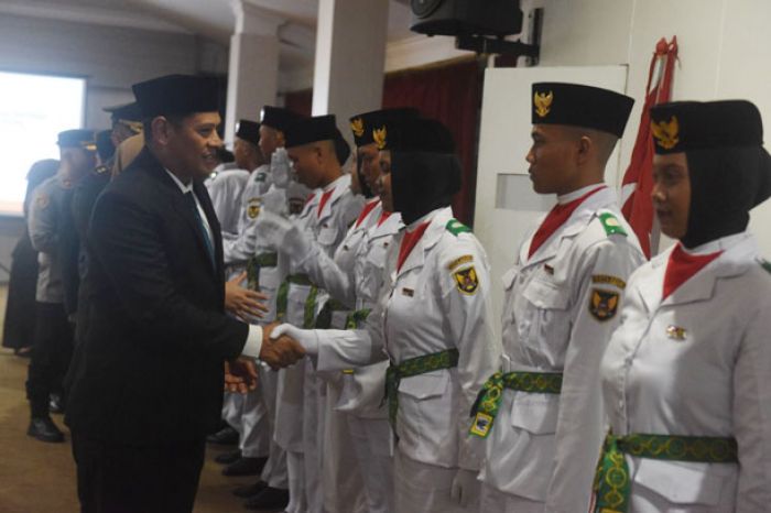 Wali Kota Abdullah Abu Bakar Kukuhkan Pasukan Pengibar Bendera Kota Kediri 2023