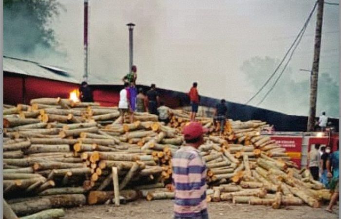 Korsleting Kena Oli, Tempat Pengolahan Kayu di Blitar Terbakar, Kerugian Capai Ratusan Juta Rupiah Korsleting Kena Oli, Tempat Pengolahan Kayu di Blitar Terbakar, Kerugian Capai Ratusan Juta Rupiah