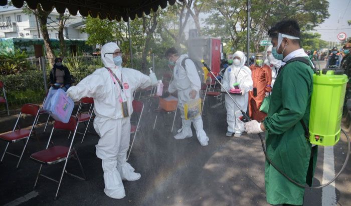 Makin Banyak Warga Wajib Test Rapid Antigen, Wali Kota Eri Tambah Personel Nakes Jadi 500 Orang Makin Banyak Warga Wajib Test Rapid Antigen, Wali Kota Eri Tambah Personel Nakes Jadi 500 Orang