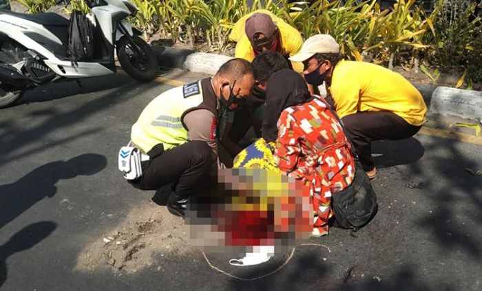 Ngerem Mendadak Karena Mengantuk, yang Dibonceng Terlempar dan Tewas Terlindas Truk Ngerem Mendadak Karena Mengantuk, yang Dibonceng Terlempar dan Tewas Terlindas Truk