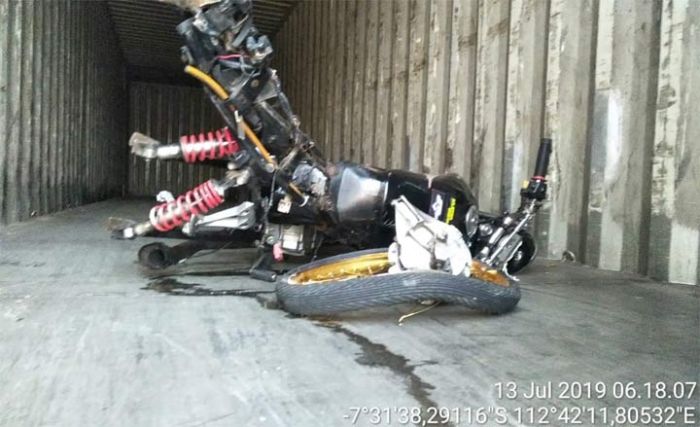 Kecelakaan di Jalur Arteri Porong, Pengendara Motor Tewas Terlindas Truk Trailer Kecelakaan di Jalur Arteri Porong, Pengendara Motor Tewas Terlindas Truk Trailer