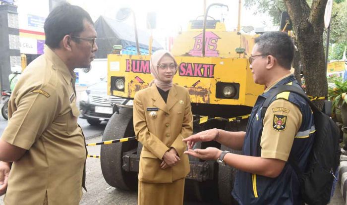Pastikan Mudik Aman dan Nyaman, Wali Kota Kediri Tinjau Perbaikan Jalan MT Haryono