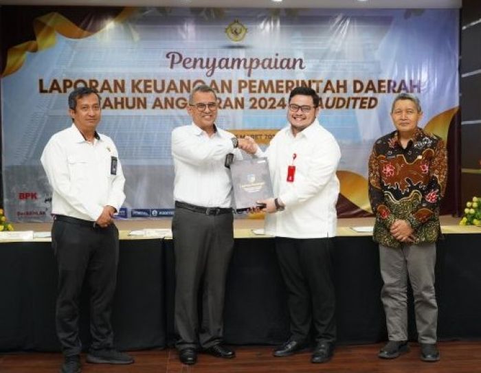 Bupati Kediri Serahkan LKPD 2024 pada BPK Perwakilan Jatim Bupati Kediri Serahkan LKPD 2024 pada BPK Perwakilan Jatim