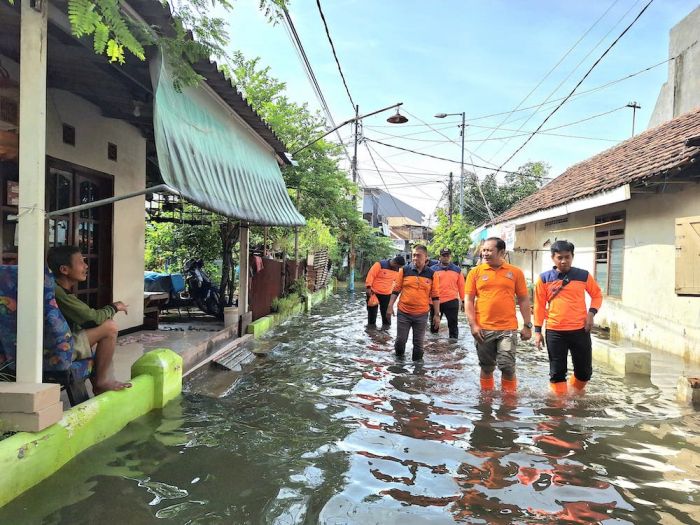 Waru Sidoarjo Banjir Lagi, BPBD Jatim Gercep Evakuasi Warga dan Serahkan Bantuan Logistik Waru Sidoarjo Banjir Lagi, BPBD Jatim Gercep Evakuasi Warga dan Serahkan Bantuan Logistik
