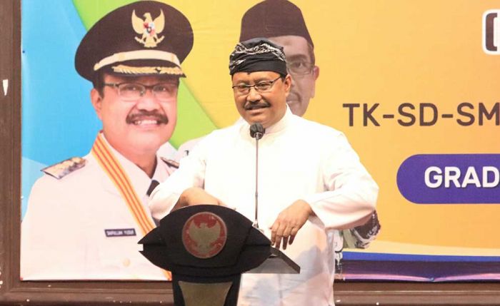 Buka Pembinaan Anggota PGRI Kota Pasuruan, Gus Ipul Ingatkan untuk Berpikir Bersih Buka Pembinaan Anggota PGRI Kota Pasuruan, Gus Ipul Ingatkan untuk Berpikir Bersih