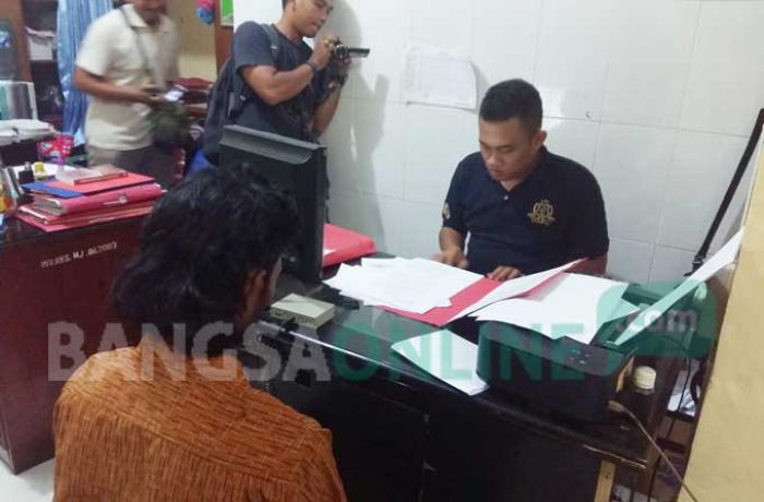Keranjingan Film Bokep, Seorang Ayah di Lumajang Cabuli Putri Kandung hingga Hamil Keranjingan Film Bokep, Seorang Ayah di Lumajang Cabuli Putri Kandung hingga Hamil