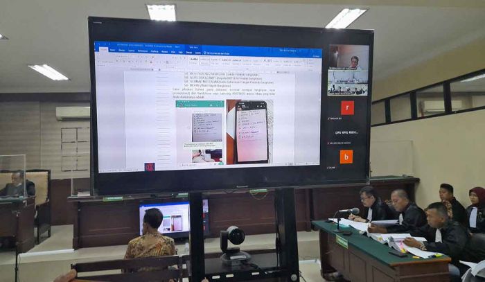 Saksi Kasus Korupsi Bupati Bangkalan Sebut Ra Latif Kumpulkan Uang Rp2 M dari 93 Eselon 3 dan 4 Saksi Kasus Korupsi Bupati Bangkalan Sebut Ra Latif Kumpulkan Uang Rp2 M dari 93 Eselon 3 dan 4