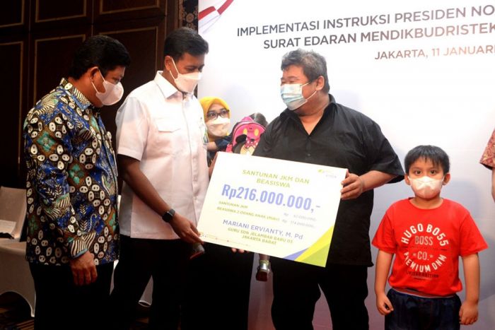 Kemendikbud Ristek dan BPJamsostek Gelar Sosialisasi untuk Tenaga Pendidik Kemendikbud Ristek dan BPJamsostek Gelar Sosialisasi untuk Tenaga Pendidik