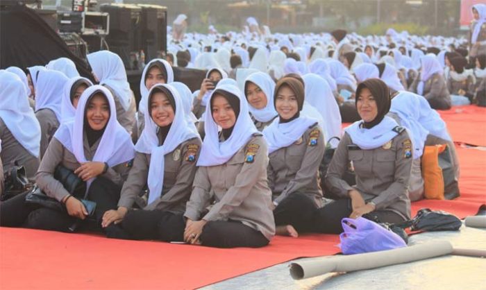 Peringati Tahun Baru Islam 1441 Hijriah, 2300 Polwan Berdoa untuk Kedamaian Indonesia Peringati Tahun Baru Islam 1441 Hijriah, 2300 Polwan Berdoa untuk Kedamaian Indonesia