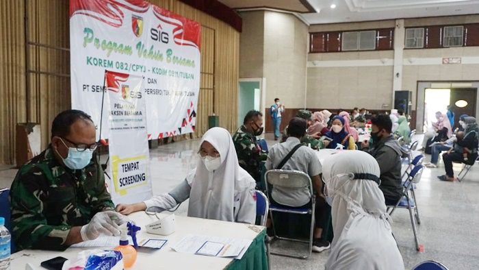 Bantu Percepatan Vaksinasi, PT SIG Pabrik Tuban Salurkan 5.355 Dosis Vaksin Bantu Percepatan Vaksinasi, PT SIG Pabrik Tuban Salurkan 5.355 Dosis Vaksin