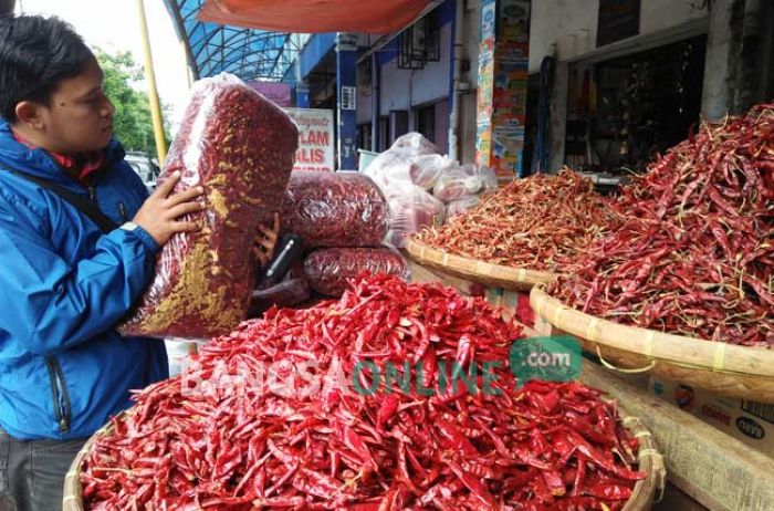 Cabai Import Mulai Beredar di Pasar Tradisional Kota Blitar