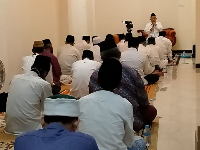 Minta Pemkot Surabaya Bagikan Masker Gratis, Kiai Asep Doakan Tujuh Zona Merah di Jatim Minta Pemkot Surabaya Bagikan Masker Gratis, Kiai Asep Doakan Tujuh Zona Merah di Jatim
