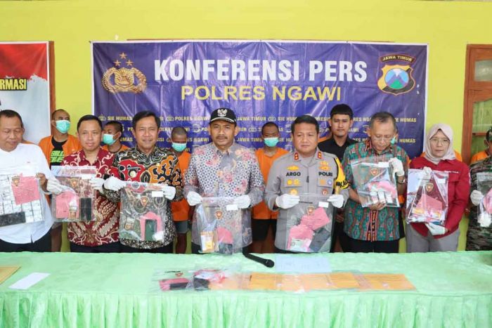 Satreskoba Polres Ngawi Tangkap 15 Pengedar dan Pengguna Narkoba Satreskoba Polres Ngawi Tangkap 15 Pengedar dan Pengguna Narkoba