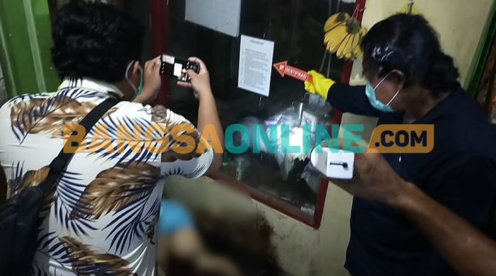 Evakuasi Jenazah Dua Wanita dalam Rumah di Blitar Terkendala Hewan Peliharaan Evakuasi Jenazah Dua Wanita dalam Rumah di Blitar Terkendala Hewan Peliharaan