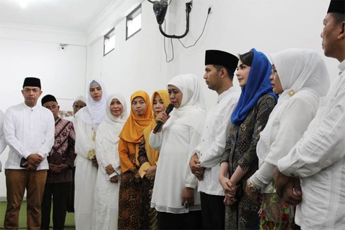 Pasca Dilantik, Khofifah dan Emil Silaturahim dengan Kiai dan Bu Nyai Pasca Dilantik, Khofifah dan Emil Silaturahim dengan Kiai dan Bu Nyai
