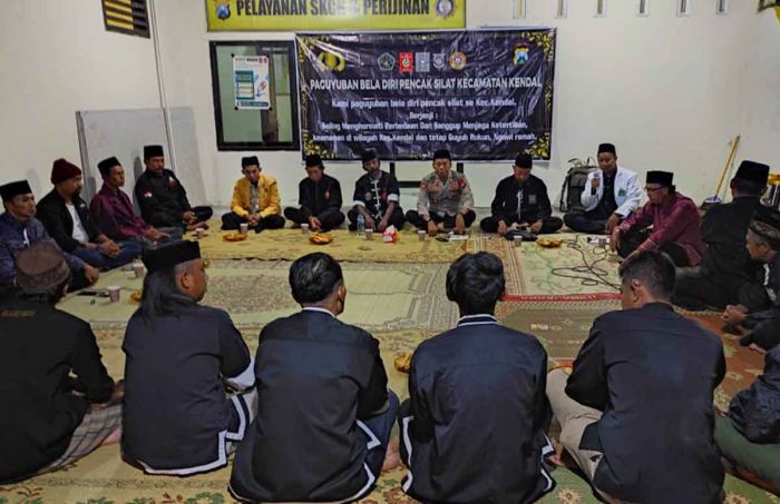 Silaturahmi Antarperguruan Silat di Kendal Ngawi, Kapolsek: Gelut Ora Usum! Silaturahmi Antarperguruan Silat di Kendal Ngawi, Kapolsek: Gelut Ora Usum!