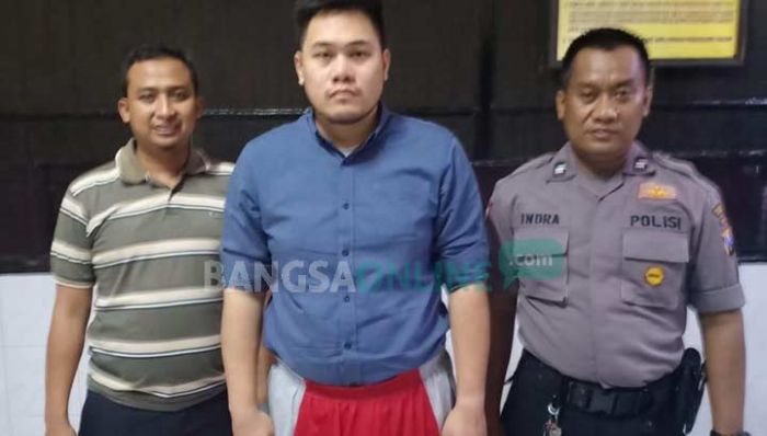 Oknum Pilot Lion Air Penampar Karyawan Hotel Resmi Ditahan dan Ditetapkan Tersangka Oknum Pilot Lion Air Penampar Karyawan Hotel Resmi Ditahan dan Ditetapkan Tersangka