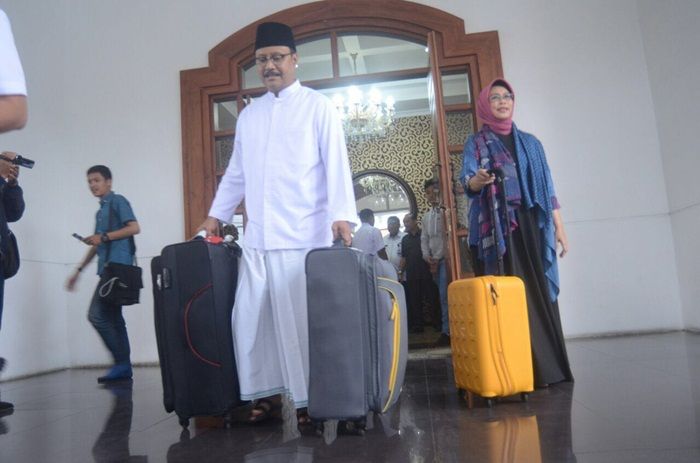 Tinggalkan Rumah Dinas, Gus Ipul Bikin Mata Para Pegawai Berkaca-kaca Tinggalkan Rumah Dinas, Gus Ipul Bikin Mata Para Pegawai Berkaca-kaca