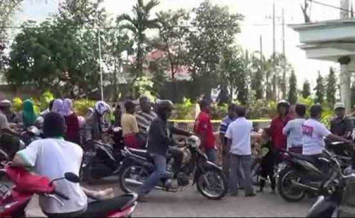 Padepokan Dimas Kanjeng Jadi Ajang Tontonan Warga, Rencana Rekonstruksi Polres Ditunda Padepokan Dimas Kanjeng Jadi Ajang Tontonan Warga, Rencana Rekonstruksi Polres Ditunda