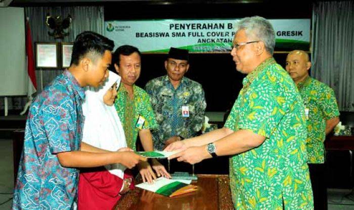 PG Peduli Masa Depan Siswa Berprestasi dari Keluarga Tidak Mampu PG Peduli Masa Depan Siswa Berprestasi dari Keluarga Tidak Mampu