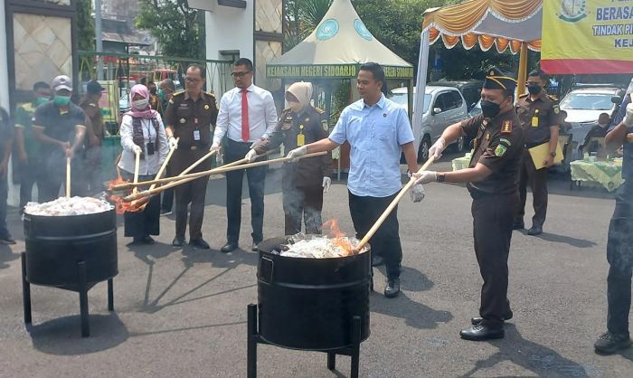 Kejari Sidoarjo Musnahkan Barang Bukti 1 Kg Sabu dan 1 Juta Pil Dobel L