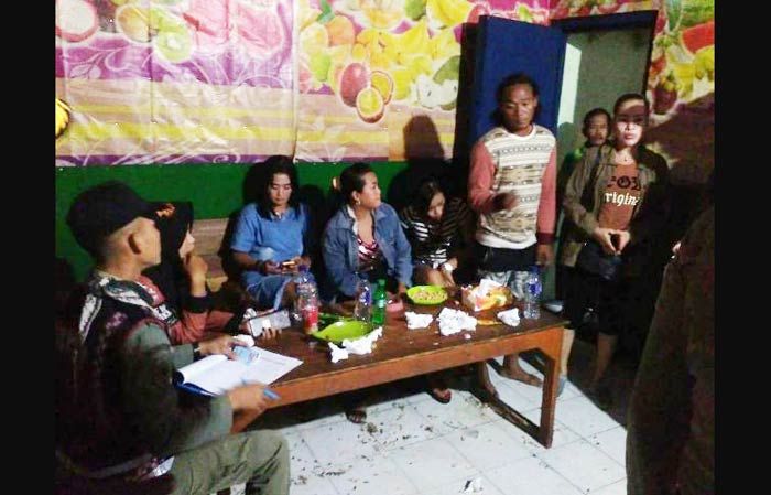 Beroperasi Tanpa Izin, Peralatan Karaoke Rumah Hiburan di Bancar Disita Petugas Gabungan Beroperasi Tanpa Izin, Peralatan Karaoke Rumah Hiburan di Bancar Disita Petugas Gabungan