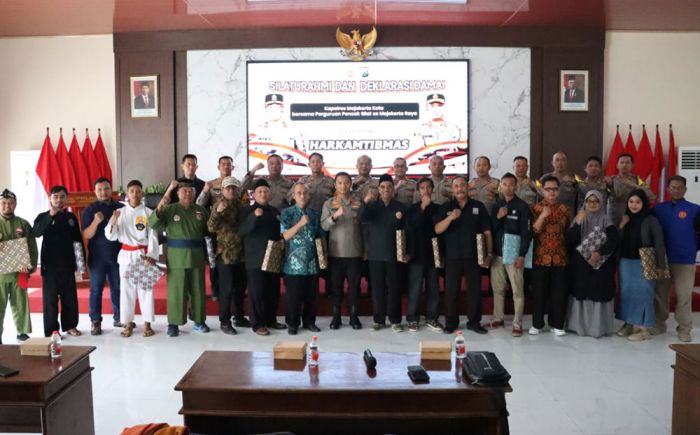 Deklarasi Damai, Polres Mojokerto Kota Bersama IPSI Sepakat Ciptakan Sitkamtibmas Aman dan Kondusif Deklarasi Damai, Polres Mojokerto Kota Bersama IPSI Sepakat Ciptakan Sitkamtibmas Aman dan Kondusif