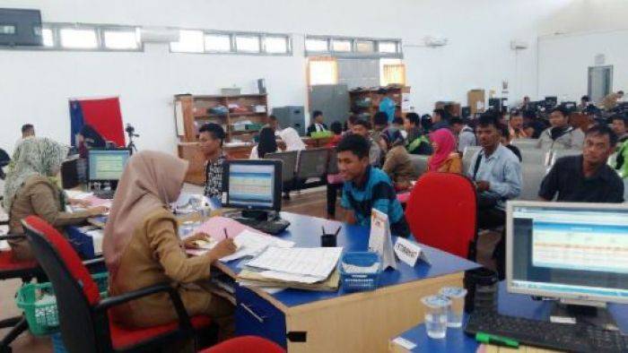 Pendaftaran Calon Brigadir Polisi Dibuka, Pemohon Adminduk Membludak Pendaftaran Calon Brigadir Polisi Dibuka, Pemohon Adminduk Membludak