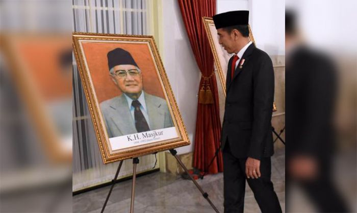 Dampingi Keluarga di Istana, Gubernur Khofifah Sebut Kiai Masjkur Pahlawan yang Patut Diteladani Dampingi Keluarga di Istana, Gubernur Khofifah Sebut Kiai Masjkur Pahlawan yang Patut Diteladani
