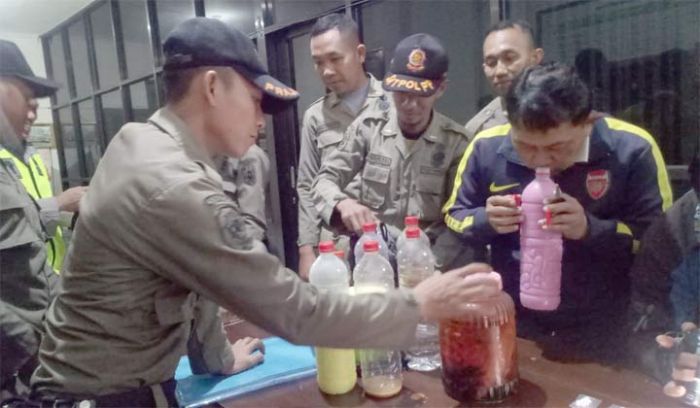 Razia Caffe di Tuban, Petugas Temukan Puluhan Pil Double L Hingga Oplosan Kuda Laut