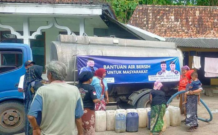 Lukman-Fauzan Bantu Masyarakat di Wilayah Terdampak Kekerinngan Lukman-Fauzan Bantu Masyarakat di Wilayah Terdampak Kekerinngan