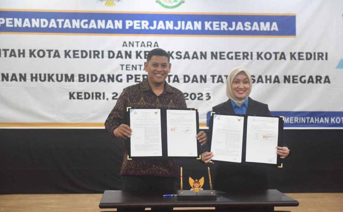 Wali Kota Kediri Teken Perjanjian Kerja Sama dengan Kejaksaan Wali Kota Kediri Teken Perjanjian Kerja Sama dengan Kejaksaan