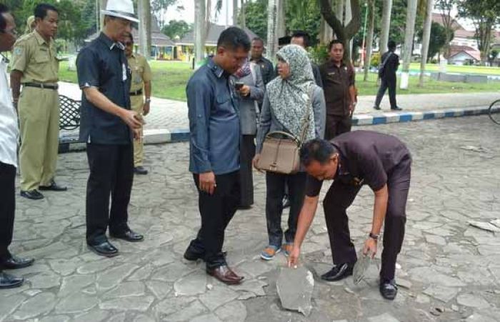 Sidak Rehab Alun-Alun Lumajang, Komisi B Geram Pengerjaan Amburadul