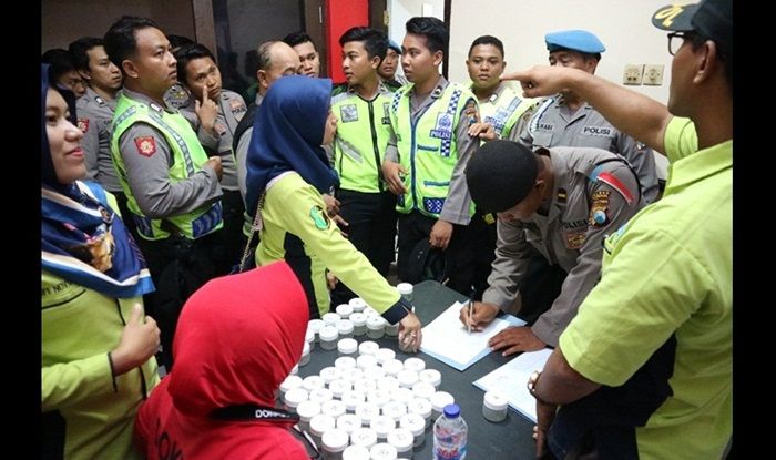Deteksi Dini Narkoba, Ratusan Anggota Polres Bangkalan Lakukan Tes Urin 
