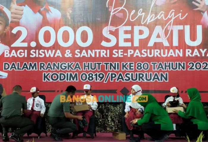 HUT TNI ke-80, Kodim 0819 Bagikan 2.000 Pasang Sepatu ke Siswa dan Santri se-Pasuruan Raya