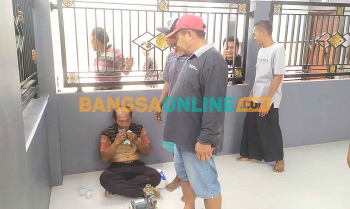 Maling Pompa Air di Jombang Ditangkap Warga, Pelaku Naik Motor Pelat Merah Maling Pompa Air di Jombang Ditangkap Warga, Pelaku Naik Motor Pelat Merah