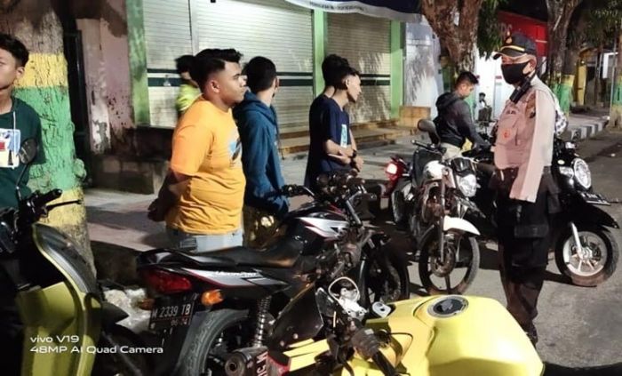 Razia Balap Liar, Polsek Kota dan Unit Sabhara Polres Sumenep Amankan 8 Unit Sepeda Motor Razia Balap Liar, Polsek Kota dan Unit Sabhara Polres Sumenep Amankan 8 Unit Sepeda Motor