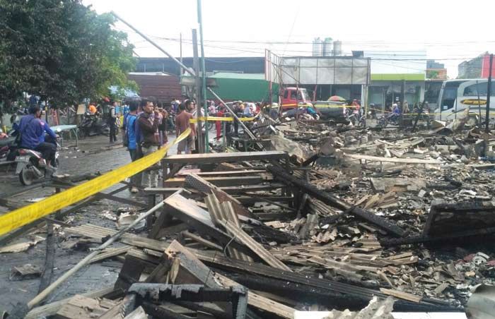 Polisi Selidiki Penyebab Kebakaran 8 Warkop dan 54 Motor di Sukomulyo Gresik Polisi Selidiki Penyebab Kebakaran 8 Warkop dan 54 Motor di Sukomulyo Gresik