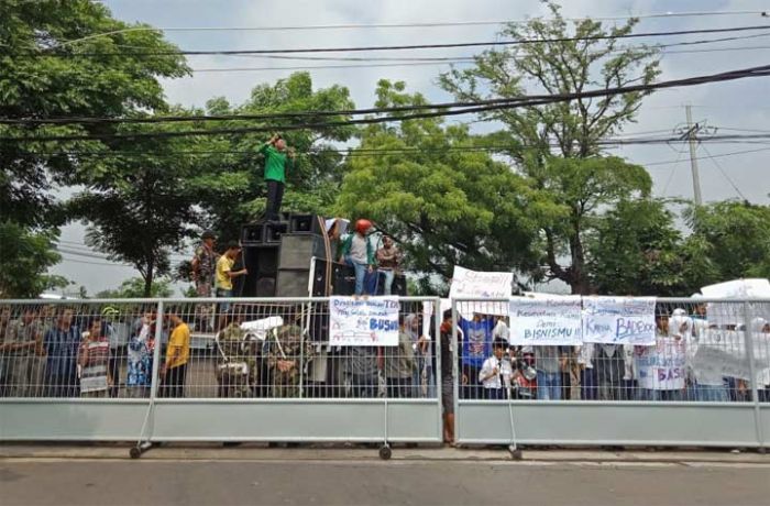 Buang Limbah Berbau Busuk, Ratusan Massa GP Ansor Demo Sejumlah Pabrik, Ini Tuntutannya Buang Limbah Berbau Busuk, Ratusan Massa GP Ansor Demo Sejumlah Pabrik, Ini Tuntutannya