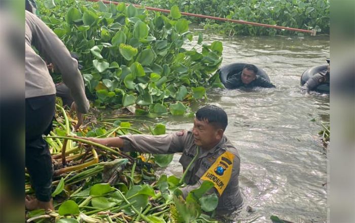 Kerja Bakti Bersihkan Enceng Gondok Terus Berlanjut