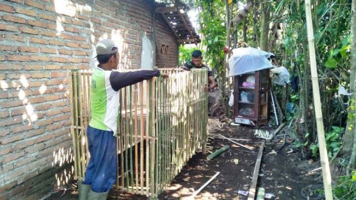 Kandang Ayam Direhab, Mbah Jalal Ngaku Semangat Kandang Ayam Direhab, Mbah Jalal Ngaku Semangat