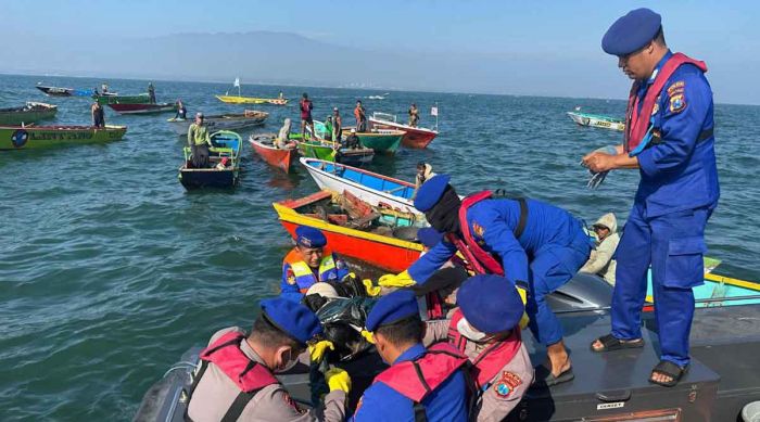 Kecelakaan Laut di Pasuruan: 4 Korban Ditemukan Meninggal, 1 Masih dalam Pencarian Kecelakaan Laut di Pasuruan: 4 Korban Ditemukan Meninggal, 1 Masih dalam Pencarian