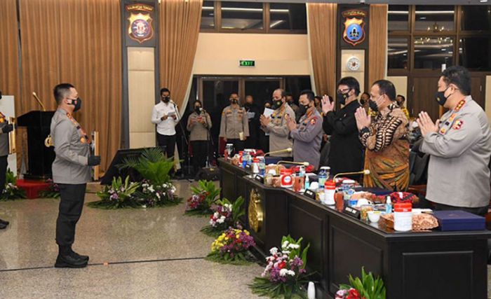 Polres Gresik Raih Penghargaan Pelayanan Prima dari Kemenpan-RB Polres Gresik Raih Penghargaan Pelayanan Prima dari Kemenpan-RB