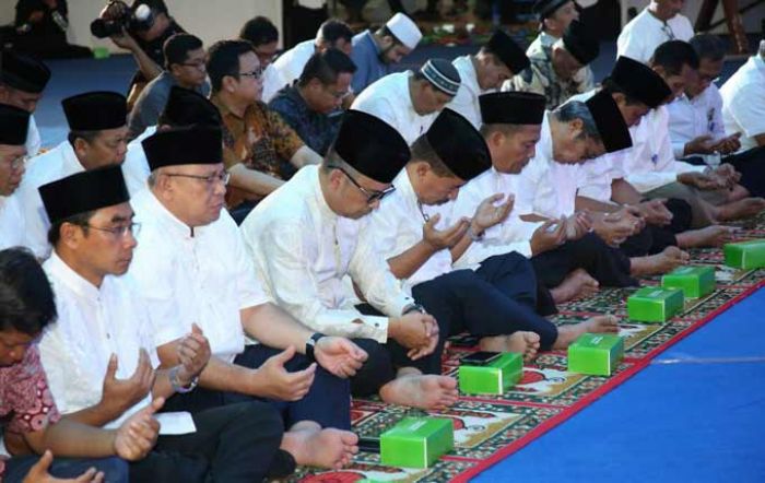 Pangarmatim Buka Puasa Bersama Komisaris Utama Pelindo III Surabaya Pangarmatim Buka Puasa Bersama Komisaris Utama Pelindo III Surabaya