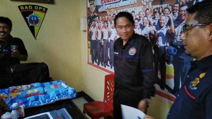 Polres Kediri Bongkar Sindikat Penjualan Bayi Via Facebook Polres Kediri Bongkar Sindikat Penjualan Bayi Via Facebook