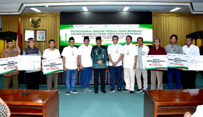 Sambut Ramadhan, Petrokimia Gresik Bantu 13 Masjid dan 68 Mushola Sambut Ramadhan, Petrokimia Gresik Bantu 13 Masjid dan 68 Mushola