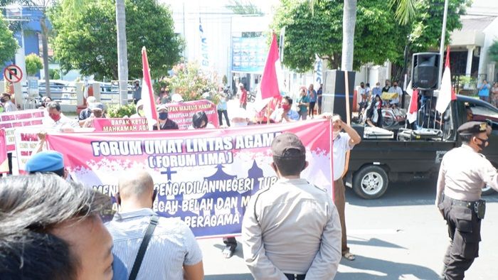 Dinilai Ikut Campur Kasus Klenteng, PN Tuban Didemo Forum Lintas Agama Dinilai Ikut Campur Kasus Klenteng, PN Tuban Didemo Forum Lintas Agama