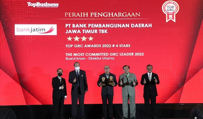 TOP GRC Award 2022, Bank Jatim Raih 2 Kategori Penghargaan